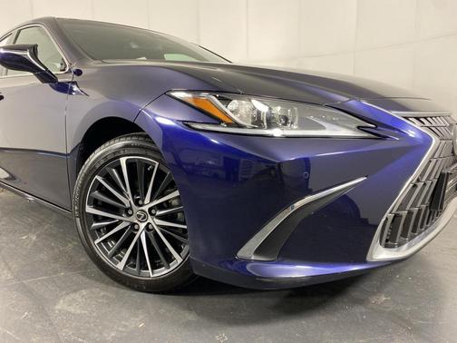 2024 Lexus ES 300h Base