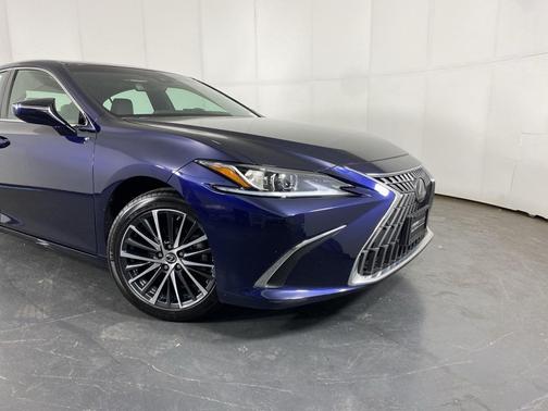 2024 Lexus ES 300h Base