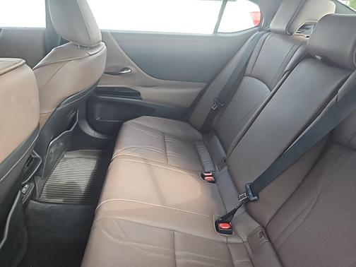 2023 Lexus ES 300h Luxury