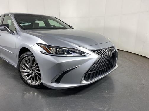 2023 Lexus ES 300h Luxury