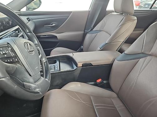 2023 Lexus ES 300h Luxury