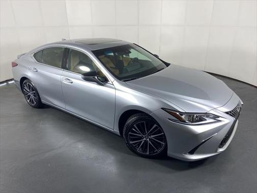 2025 Lexus ES 300h Base