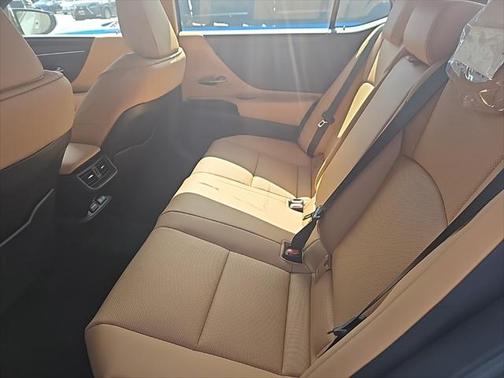 2025 Lexus ES 300h Base