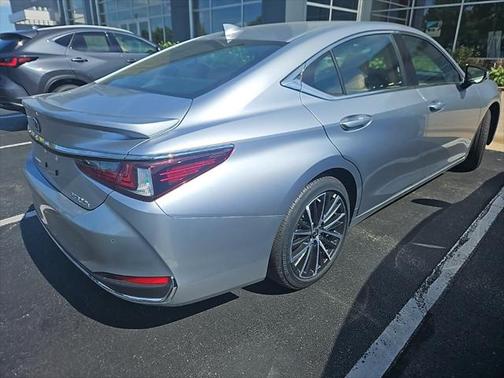 2025 Lexus ES 300h Base