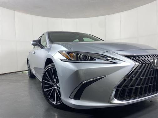 2025 Lexus ES 300h Base