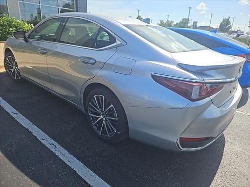 2025 Lexus ES 300h Base