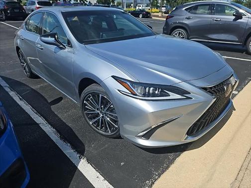 2025 Lexus ES 300h Base
