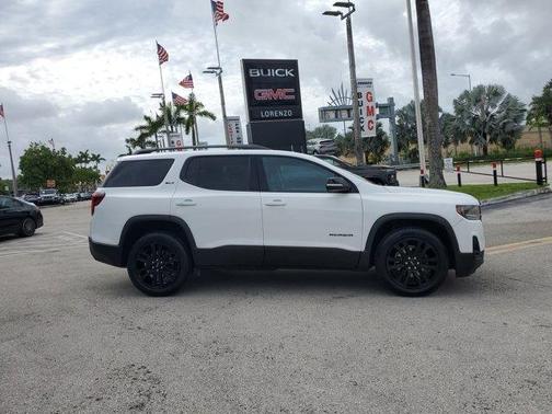 2023 GMC Acadia SLT