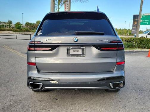 Gray Metallic 2023 BMW X7 xDrive40i