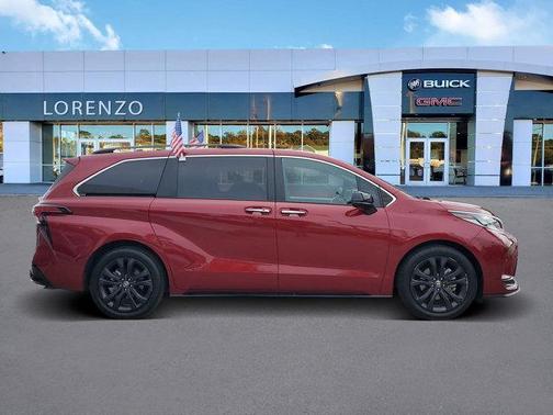 2022 Toyota Sienna XSE 7 Passenger