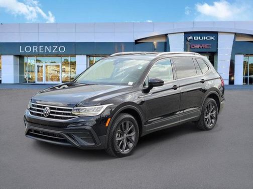 Deep Black Pearl Effect 2022 Volkswagen Tiguan 2.0T SE