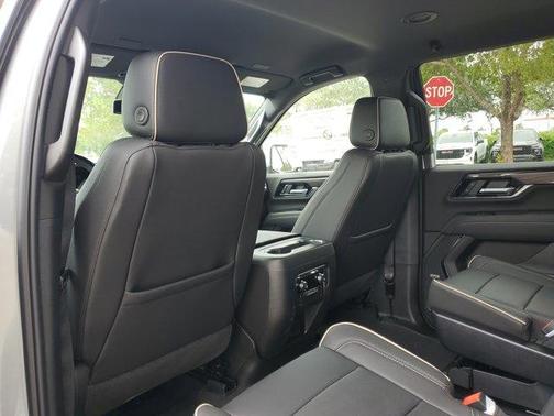 2025 GMC Yukon Elevation