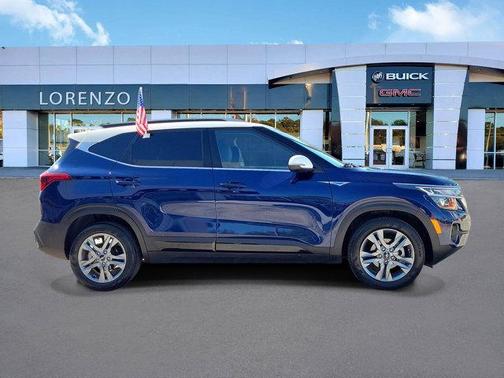 Dark Ocean Blue / White Roof 2023 Kia Seltos S