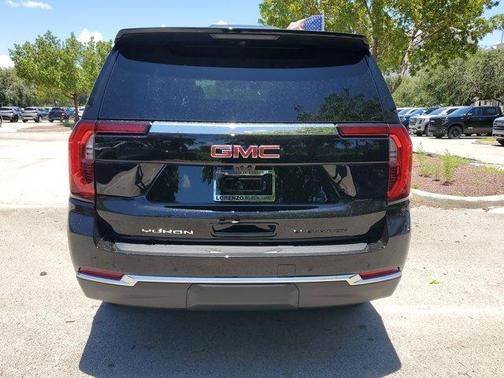 2025 GMC Yukon Elevation