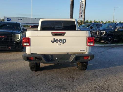 2023 Jeep Gladiator Overland