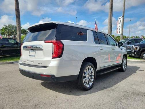 2023 GMC Yukon XL SLT