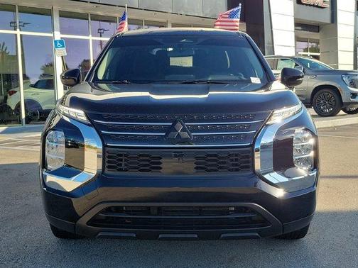 2024 Mitsubishi Outlander ES