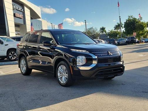 2024 Mitsubishi Outlander ES