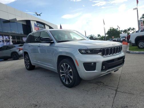 2022 Jeep Grand Cherokee Overland