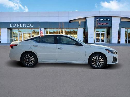 Glacier White 2025 Nissan Altima SV