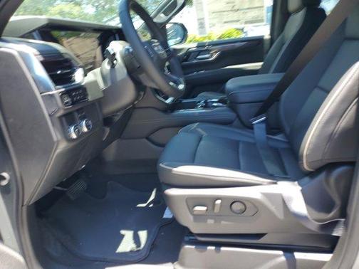 2025 GMC Yukon Elevation