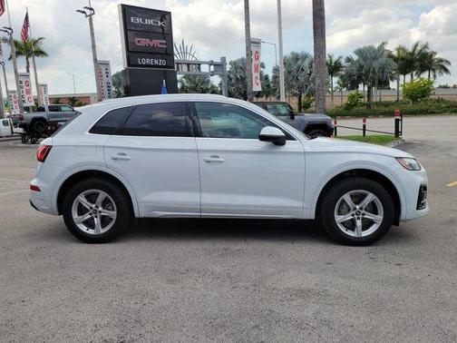 Glacier White Metallic 2021 Audi Q5 45 Premium