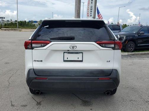 2020 Toyota RAV4 LE