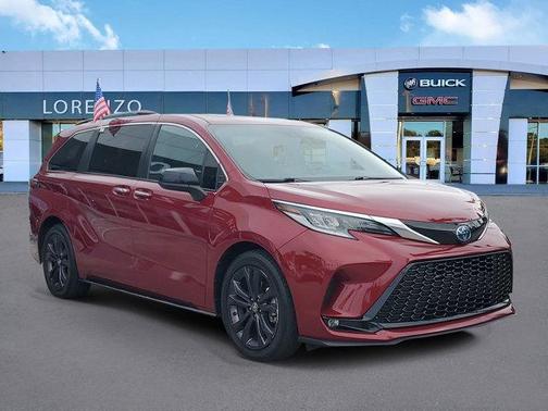 2022 Toyota Sienna XSE 7 Passenger