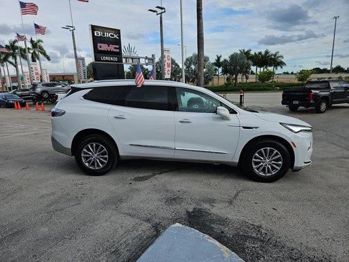 2024 Buick Enclave Essence