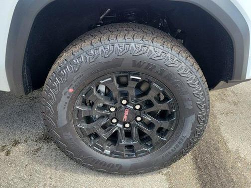 Summit White 2026 GMC Canyon Elevation