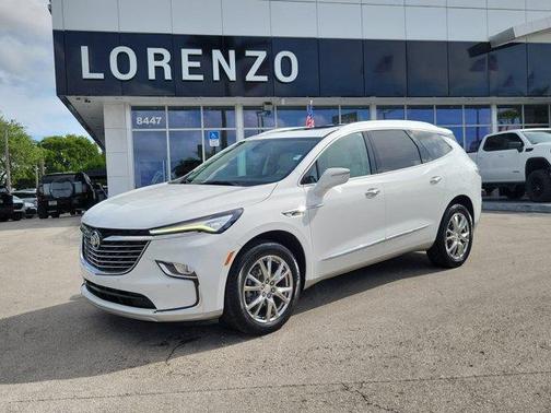 2022 Buick Enclave Essence