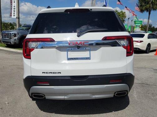 2022 GMC Acadia SLE