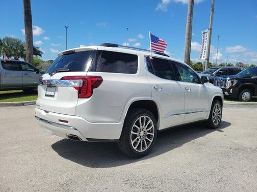2022 GMC Acadia Denali
