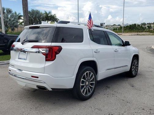 2022 GMC Acadia Denali