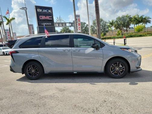 2025 Toyota Sienna XSE 7 Passenger