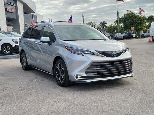 2025 Toyota Sienna Platinum 7 Passenger