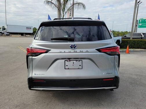 2025 Toyota Sienna Platinum 7 Passenger