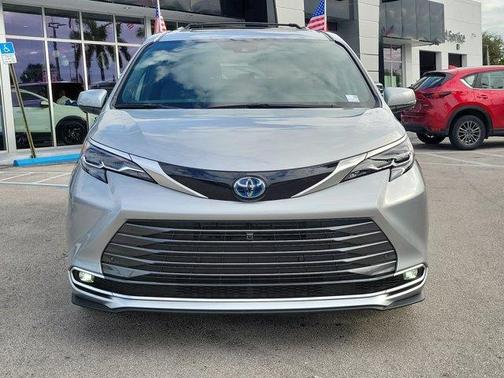 2025 Toyota Sienna Platinum 7 Passenger