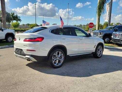 2025 BMW X4 xDrive30i