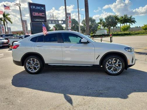 2025 BMW X4 xDrive30i