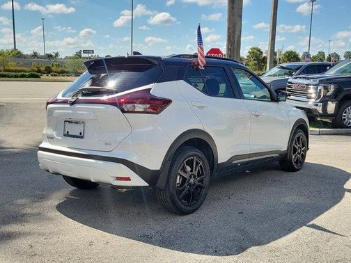 2023 Nissan Kicks SR