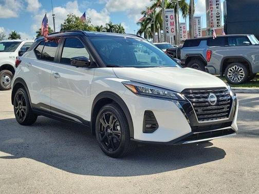 2023 Nissan Kicks SR
