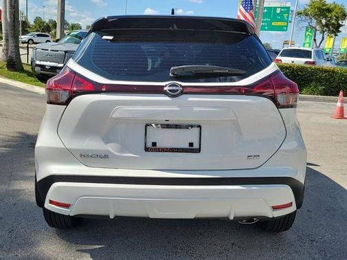 2023 Nissan Kicks SR