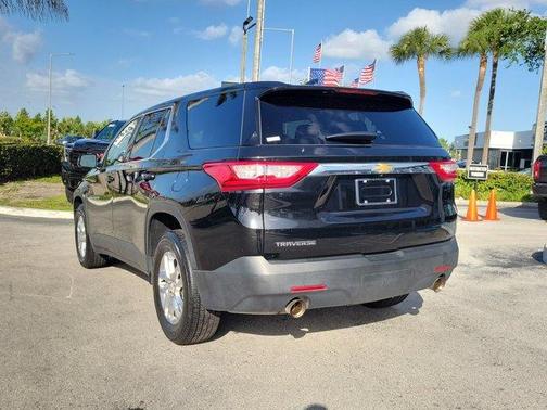 Mosaic Black Metallic 2019 Chevrolet Traverse LS