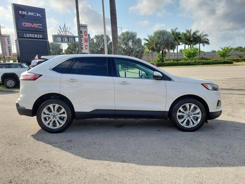 2022 Ford Edge Titanium