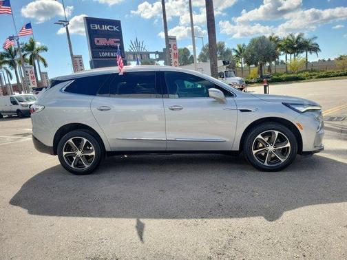 2022 Buick Enclave Essence