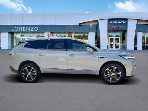 2022 Buick Enclave Essence