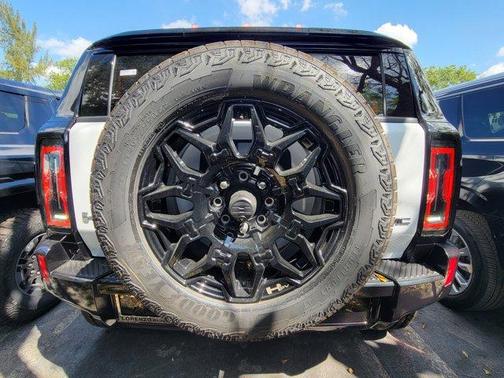 2025 GMC HUMMER EV SUV 2X