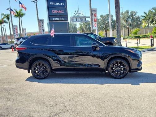 Midnight Black Metallic 2023 Toyota Highlander LE