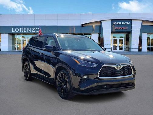 Midnight Black Metallic 2023 Toyota Highlander LE
